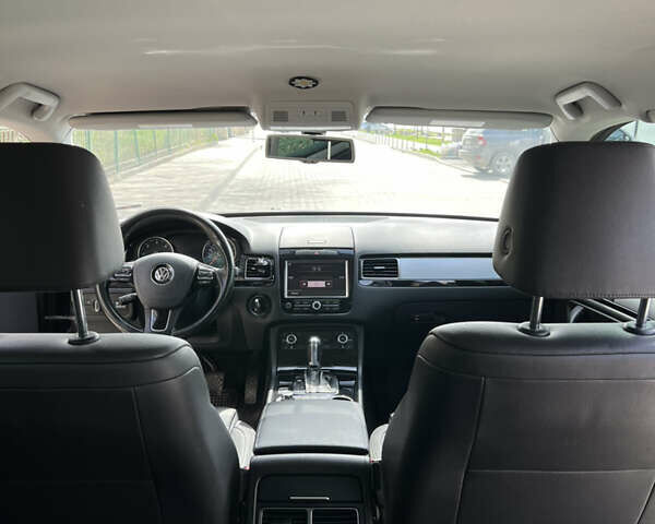 Сірий Фольксваген Туарег, об'ємом двигуна 3 л та пробігом 201 тис. км за 13500 $, фото 5 на Automoto.ua