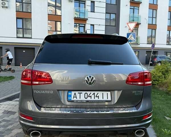 Серый Фольксваген Туарег, объемом двигателя 3 л и пробегом 263 тыс. км за 19800 $, фото 4 на Automoto.ua