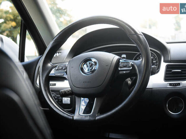 Сірий Фольксваген Туарег, об'ємом двигуна 2.97 л та пробігом 225 тис. км за 18500 $, фото 20 на Automoto.ua