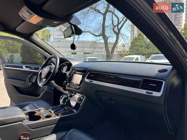 Серый Фольксваген Туарег, объемом двигателя 2.97 л и пробегом 179 тыс. км за 16900 $, фото 10 на Automoto.ua