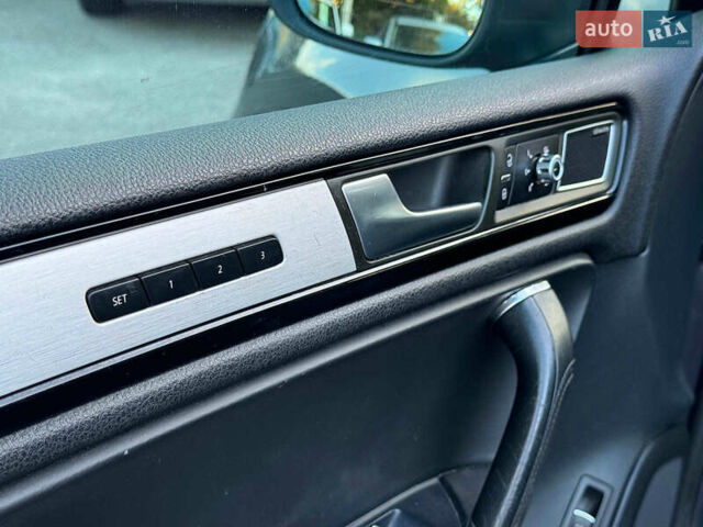 Сірий Фольксваген Туарег, об'ємом двигуна 3 л та пробігом 222 тис. км за 21290 $, фото 14 на Automoto.ua