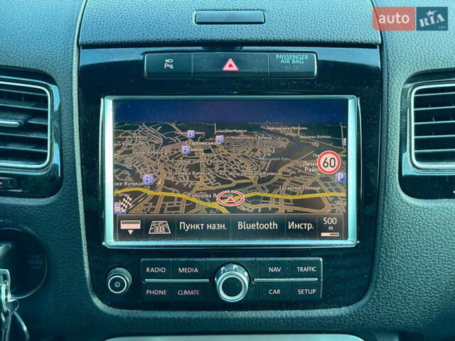 Сірий Фольксваген Туарег, об'ємом двигуна 3 л та пробігом 222 тис. км за 21290 $, фото 35 на Automoto.ua