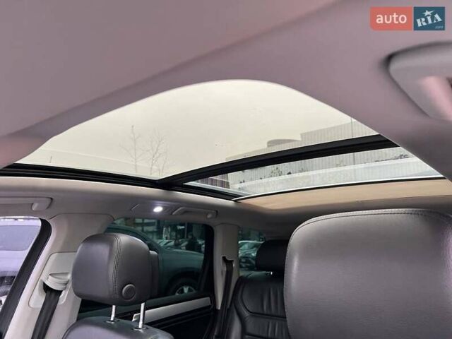 Серый Фольксваген Туарег, объемом двигателя 2.97 л и пробегом 223 тыс. км за 20490 $, фото 22 на Automoto.ua