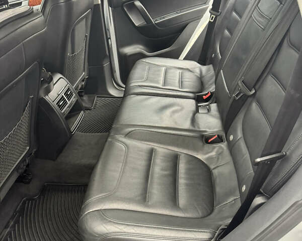 Серый Фольксваген Туарег, объемом двигателя 2.97 л и пробегом 345 тыс. км за 16900 $, фото 12 на Automoto.ua