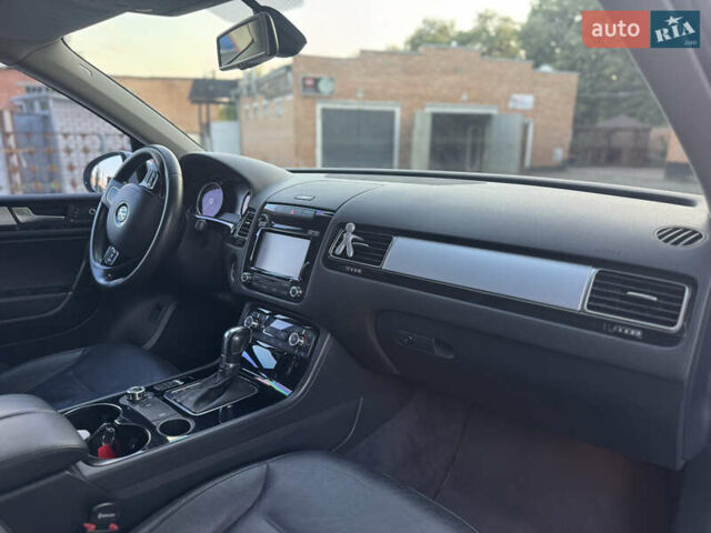 Серый Фольксваген Туарег, объемом двигателя 2.97 л и пробегом 340 тыс. км за 15900 $, фото 23 на Automoto.ua