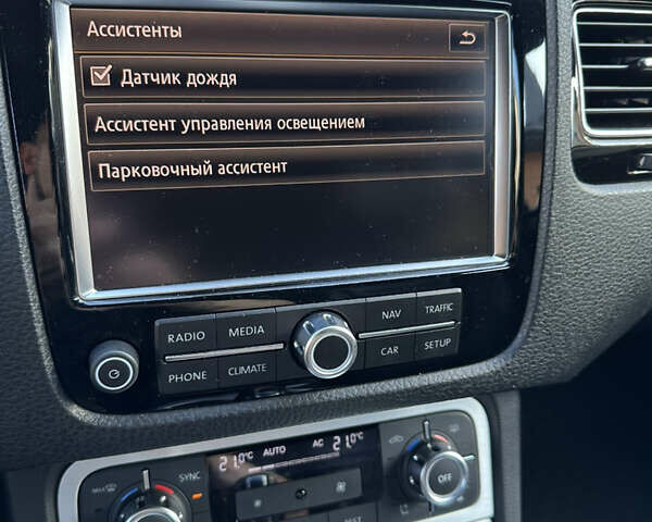 Сірий Фольксваген Туарег, об'ємом двигуна 2.97 л та пробігом 254 тис. км за 21000 $, фото 16 на Automoto.ua