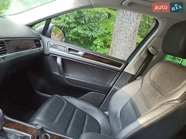 Серый Фольксваген Туарег, объемом двигателя 3.6 л и пробегом 179 тыс. км за 19000 $, фото 8 на Automoto.ua