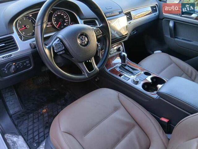 Сірий Фольксваген Туарег, об'ємом двигуна 2.97 л та пробігом 181 тис. км за 18999 $, фото 19 на Automoto.ua