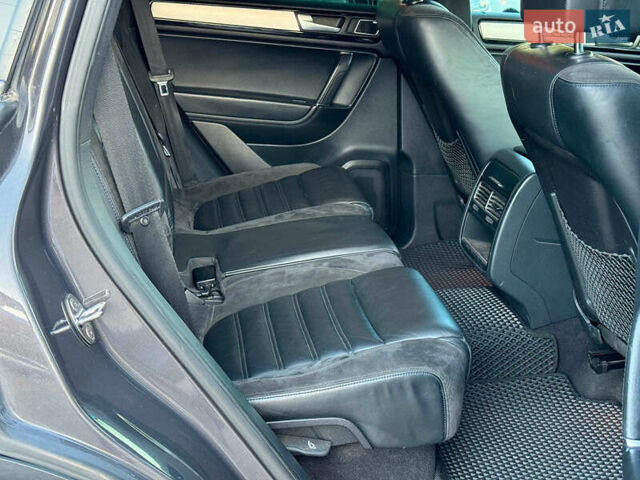 Сірий Фольксваген Туарег, об'ємом двигуна 3 л та пробігом 222 тис. км за 21290 $, фото 26 на Automoto.ua
