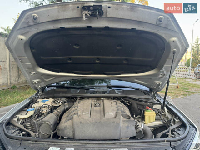 Серый Фольксваген Туарег, объемом двигателя 2.97 л и пробегом 340 тыс. км за 15900 $, фото 32 на Automoto.ua