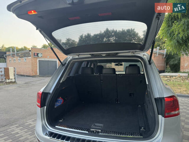 Серый Фольксваген Туарег, объемом двигателя 2.97 л и пробегом 340 тыс. км за 15900 $, фото 30 на Automoto.ua