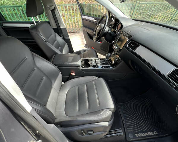 Сірий Фольксваген Туарег, об'ємом двигуна 3 л та пробігом 201 тис. км за 13500 $, фото 11 на Automoto.ua