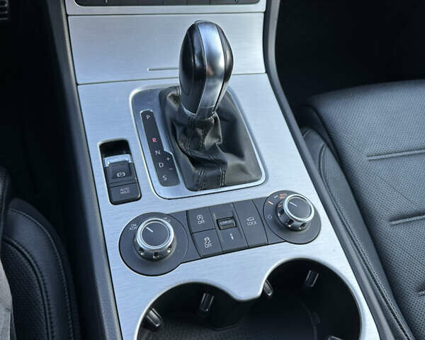 Сірий Фольксваген Туарег, об'ємом двигуна 2.97 л та пробігом 254 тис. км за 21000 $, фото 15 на Automoto.ua