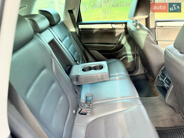 Сірий Фольксваген Туарег, об'ємом двигуна 3.6 л та пробігом 225 тис. км за 12500 $, фото 45 на Automoto.ua