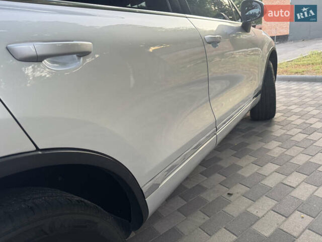 Серый Фольксваген Туарег, объемом двигателя 2.97 л и пробегом 340 тыс. км за 15900 $, фото 15 на Automoto.ua