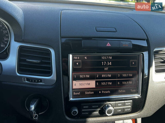 Сірий Фольксваген Туарег, об'ємом двигуна 3 л та пробігом 290 тис. км за 16300 $, фото 24 на Automoto.ua