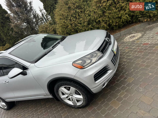 Серый Фольксваген Туарег, объемом двигателя 2.97 л и пробегом 345 тыс. км за 16900 $, фото 28 на Automoto.ua