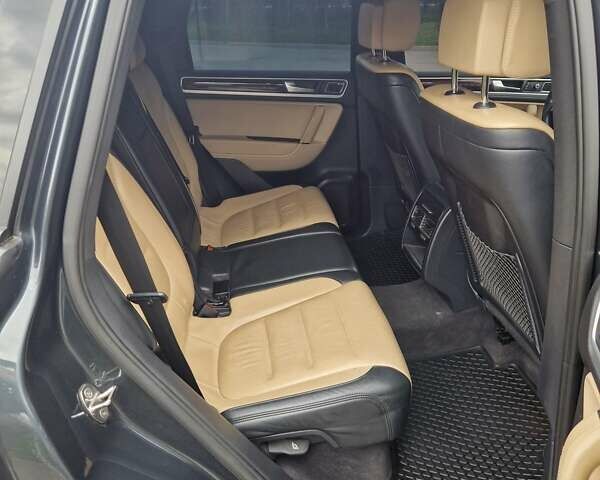 Сірий Фольксваген Туарег, об'ємом двигуна 3 л та пробігом 137 тис. км за 25900 $, фото 14 на Automoto.ua