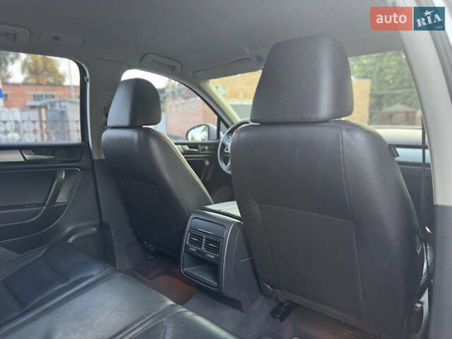 Серый Фольксваген Туарег, объемом двигателя 2.97 л и пробегом 340 тыс. км за 15900 $, фото 27 на Automoto.ua