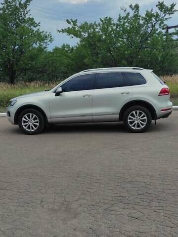 Серый Фольксваген Туарег, объемом двигателя 2.97 л и пробегом 180 тыс. км за 21000 $, фото 4 на Automoto.ua