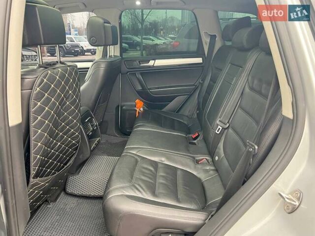 Серый Фольксваген Туарег, объемом двигателя 2.97 л и пробегом 223 тыс. км за 20490 $, фото 8 на Automoto.ua