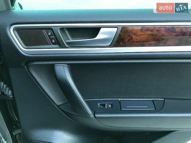 Серый Фольксваген Туарег, объемом двигателя 2.97 л и пробегом 177 тыс. км за 22000 $, фото 6 на Automoto.ua