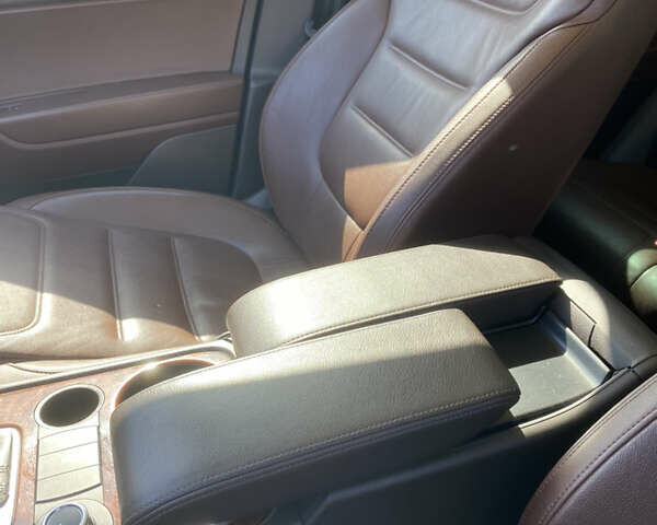 Серый Фольксваген Туарег, объемом двигателя 3 л и пробегом 290 тыс. км за 19500 $, фото 37 на Automoto.ua