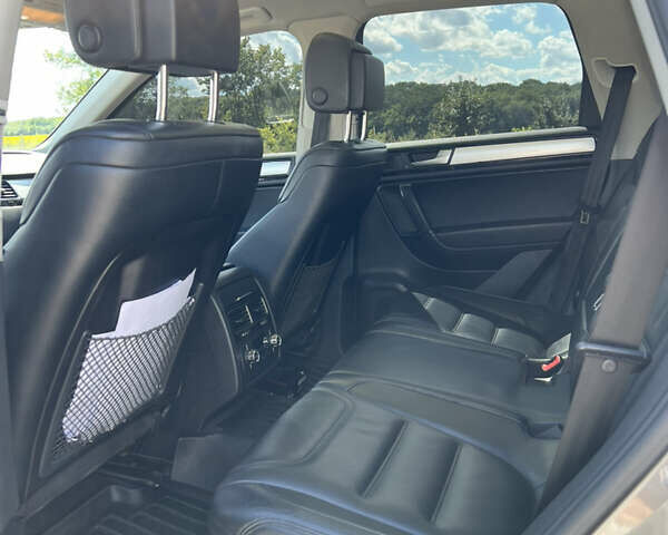 Сірий Фольксваген Туарег, об'ємом двигуна 2.97 л та пробігом 261 тис. км за 19999 $, фото 27 на Automoto.ua