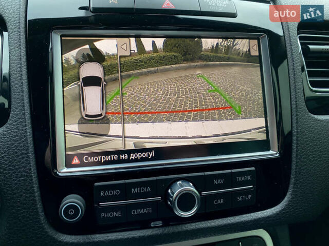 Серый Фольксваген Туарег, объемом двигателя 2.97 л и пробегом 282 тыс. км за 19700 $, фото 16 на Automoto.ua