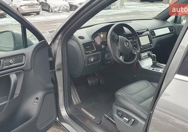 Сірий Фольксваген Туарег, об'ємом двигуна 2.97 л та пробігом 202 тис. км за 21500 $, фото 9 на Automoto.ua