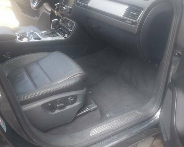 Серый Фольксваген Туарег, объемом двигателя 2.97 л и пробегом 289 тыс. км за 20500 $, фото 13 на Automoto.ua