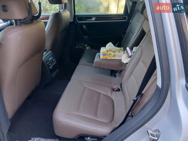 Сірий Фольксваген Туарег, об'ємом двигуна 2.97 л та пробігом 181 тис. км за 18999 $, фото 17 на Automoto.ua