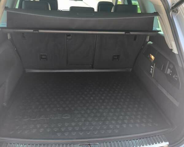 Серый Фольксваген Туарег, объемом двигателя 3 л и пробегом 280 тыс. км за 22500 $, фото 46 на Automoto.ua