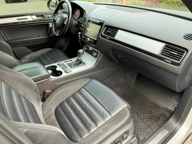 Сірий Фольксваген Туарег, об'ємом двигуна 3 л та пробігом 226 тис. км за 18000 $, фото 16 на Automoto.ua