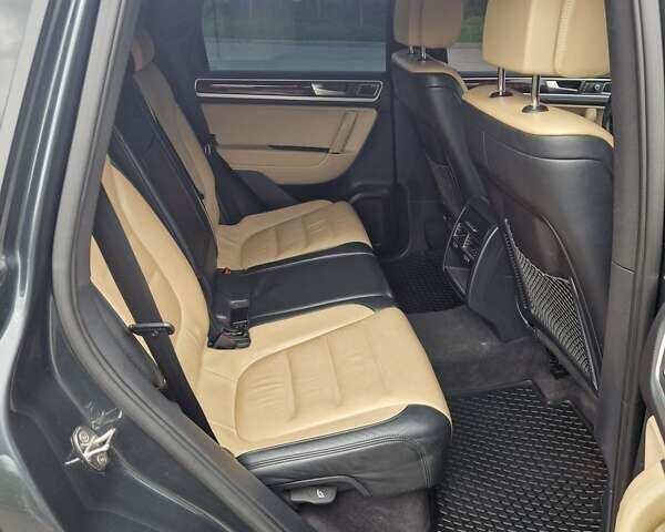 Сірий Фольксваген Туарег, об'ємом двигуна 3 л та пробігом 137 тис. км за 25900 $, фото 13 на Automoto.ua