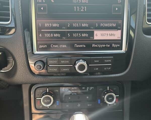 Серый Фольксваген Туарег, объемом двигателя 3 л и пробегом 280 тыс. км за 22500 $, фото 20 на Automoto.ua