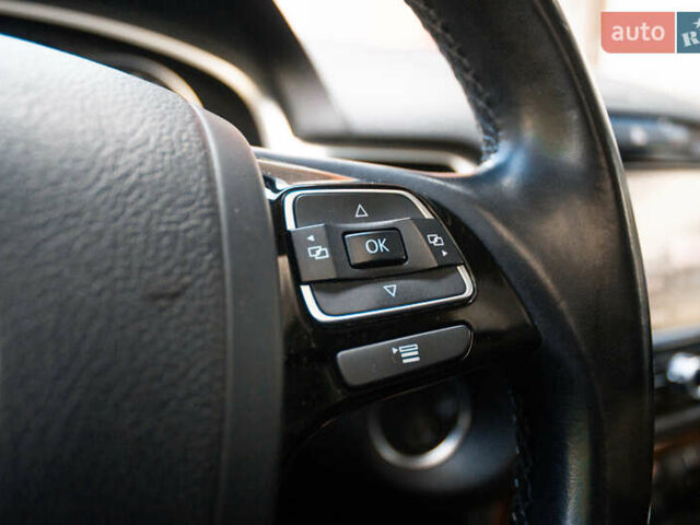 Сірий Фольксваген Туарег, об'ємом двигуна 2.97 л та пробігом 225 тис. км за 18500 $, фото 23 на Automoto.ua