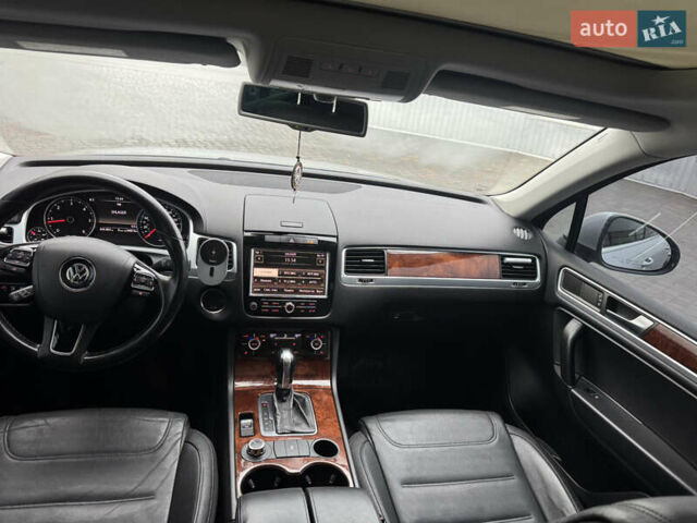 Серый Фольксваген Туарег, объемом двигателя 2.97 л и пробегом 345 тыс. км за 16900 $, фото 20 на Automoto.ua