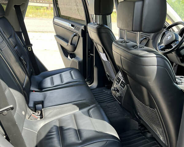 Сірий Фольксваген Туарег, об'ємом двигуна 2.97 л та пробігом 261 тис. км за 19999 $, фото 24 на Automoto.ua