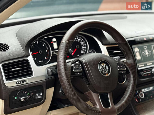 Сірий Фольксваген Туарег, об'ємом двигуна 2.97 л та пробігом 250 тис. км за 21500 $, фото 29 на Automoto.ua