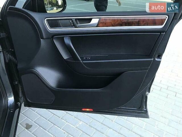 Серый Фольксваген Туарег, объемом двигателя 2.97 л и пробегом 177 тыс. км за 22000 $, фото 36 на Automoto.ua