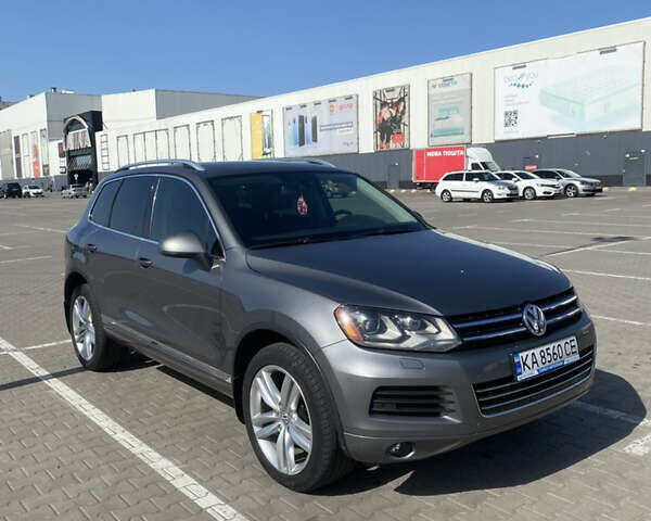 Серый Фольксваген Туарег, объемом двигателя 3 л и пробегом 290 тыс. км за 19500 $, фото 7 на Automoto.ua