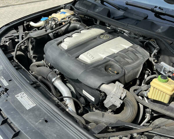 Сірий Фольксваген Туарег, об'ємом двигуна 3 л та пробігом 201 тис. км за 13500 $, фото 15 на Automoto.ua