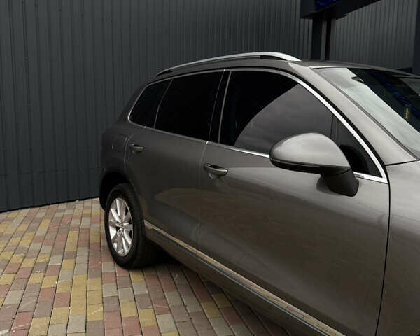 Серый Фольксваген Туарег, объемом двигателя 2.97 л и пробегом 360 тыс. км за 17500 $, фото 14 на Automoto.ua