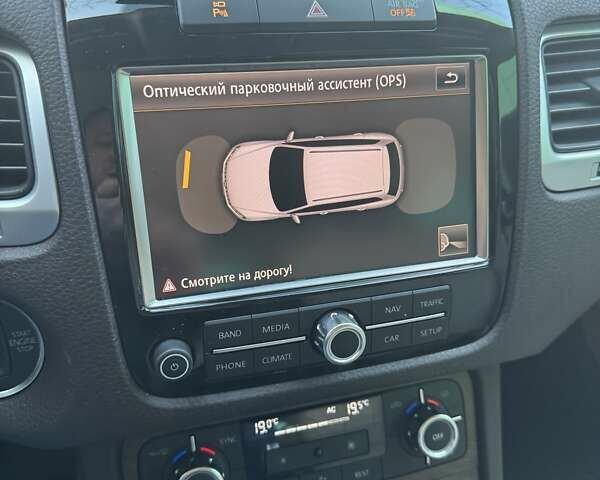Сірий Фольксваген Туарег, об'ємом двигуна 2.97 л та пробігом 247 тис. км за 19200 $, фото 9 на Automoto.ua