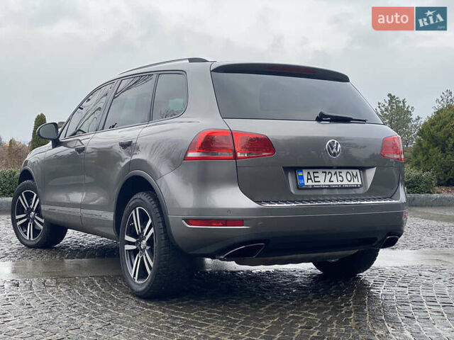 Серый Фольксваген Туарег, объемом двигателя 2.97 л и пробегом 282 тыс. км за 19700 $, фото 7 на Automoto.ua