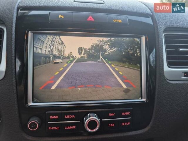 Серый Фольксваген Туарег, объемом двигателя 2.97 л и пробегом 248 тыс. км за 16500 $, фото 14 на Automoto.ua