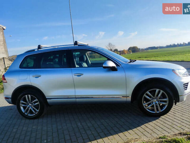 Серый Фольксваген Туарег, объемом двигателя 2.97 л и пробегом 286 тыс. км за 17000 $, фото 1 на Automoto.ua