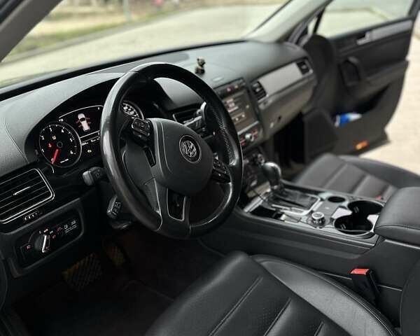 Серый Фольксваген Туарег, объемом двигателя 2.97 л и пробегом 210 тыс. км за 18500 $, фото 15 на Automoto.ua