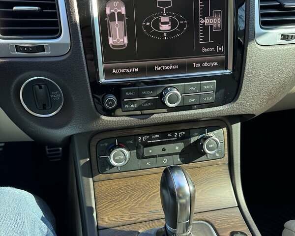 Сірий Фольксваген Туарег, об'ємом двигуна 2.97 л та пробігом 247 тис. км за 19200 $, фото 8 на Automoto.ua